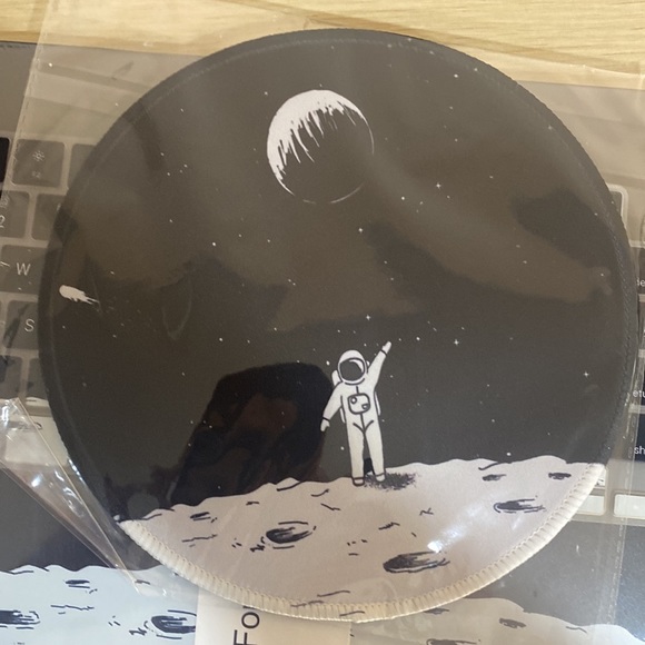 MacBook Pro 14 Hard Shell Case, keyboard, mouse pad - Picture 6 of 6